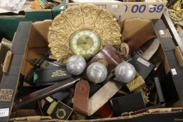 A BOX OF COLLECTABLES TO INCLUDE A GILT WALL CLOCK A/F, A PAIR OF NOVELTY AXES,