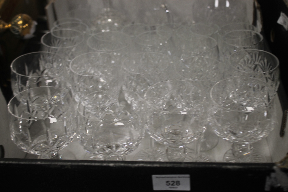 A TRAY OF GLASSWARE TO INCLUDE A DECANTER - Image 2 of 3