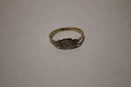 AN 18 CT GOLD LADIES RING SET WITH THREE SMALL DIAMONDS APPROX 2 GRAMS