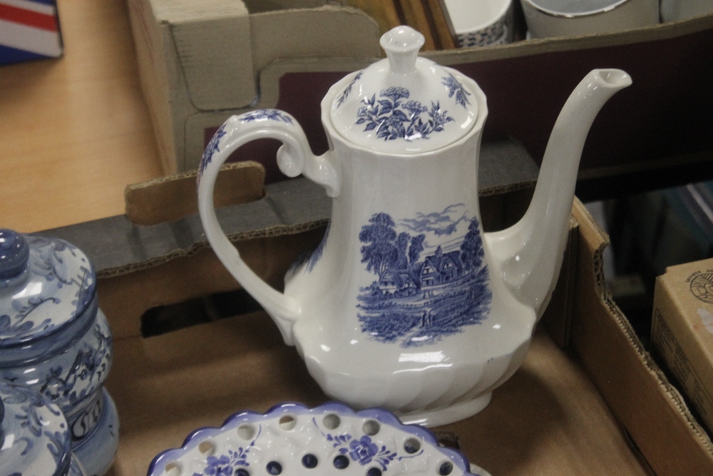 A TRAY OF BLUE & WHITE CERAMICS (TRAY NOT INCLUDED) - Image 2 of 3