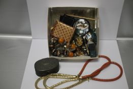 A QUANTITY OF COSTUME JEWELLERY