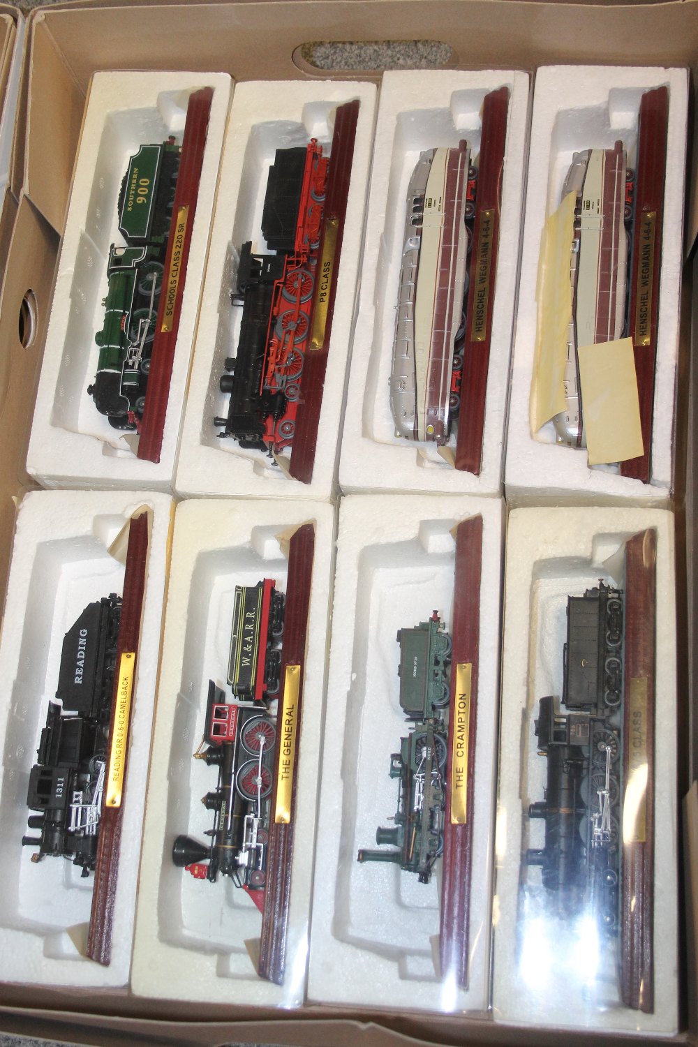 FOUR TRAYS OF CASED COLLECTABLE TRAIN MODELS - Image 4 of 5