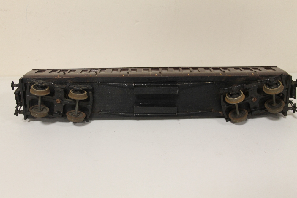 A VINTAGE LMS MODEL RAILWAY CARRIAGE LENGTH - 40CM - Image 3 of 3