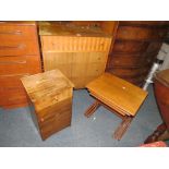 A RETRO 'UNIFLEX' FOUR DRAWER CHEST H-93 CM W-78 CM A/F A BEDSIDE CABINET AND A NEST OF TABLES (3)