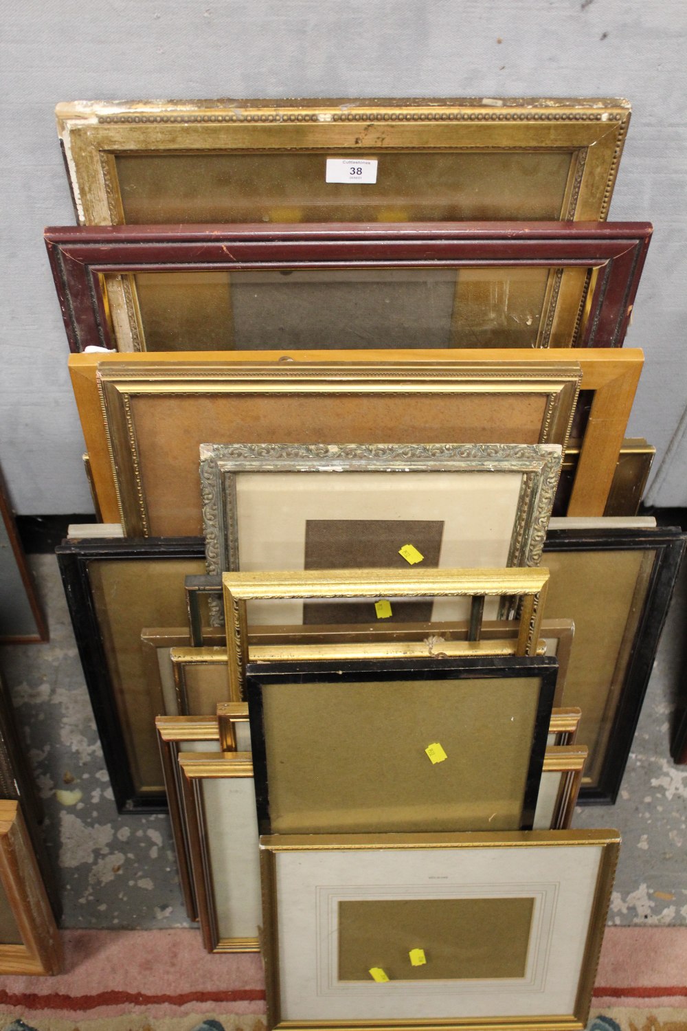 A QUANTITY OF PICTURE FRAMES, SOME WITH GLASS, MOSTLY GILT EXAMPLES (17)