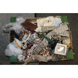 A TRAY OF ASSORTED COSTUME JEWELLERY