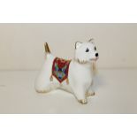 A ROYAL CROWN DERBY IMARI WEST HIGHLAND TERRIER PAPERWEIGHT WITH GOLD STOPPER