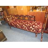 AN EDWARDIAN MAHOGANY UPHOLSTERED CHAISE LONGUE