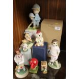 A COLLECTION OF CRICKET RELATED FIGURES TO INCLUDE A COUNTRY ARTISTS MAGNIFICENT MEERKAT FIGURE,