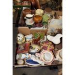 TWO TRAYS OF ASSORTED CERAMICS TO INCLUDE A CONTINENTAL STYLE HAND PAINTED TILE, NOVELTY STORAGE