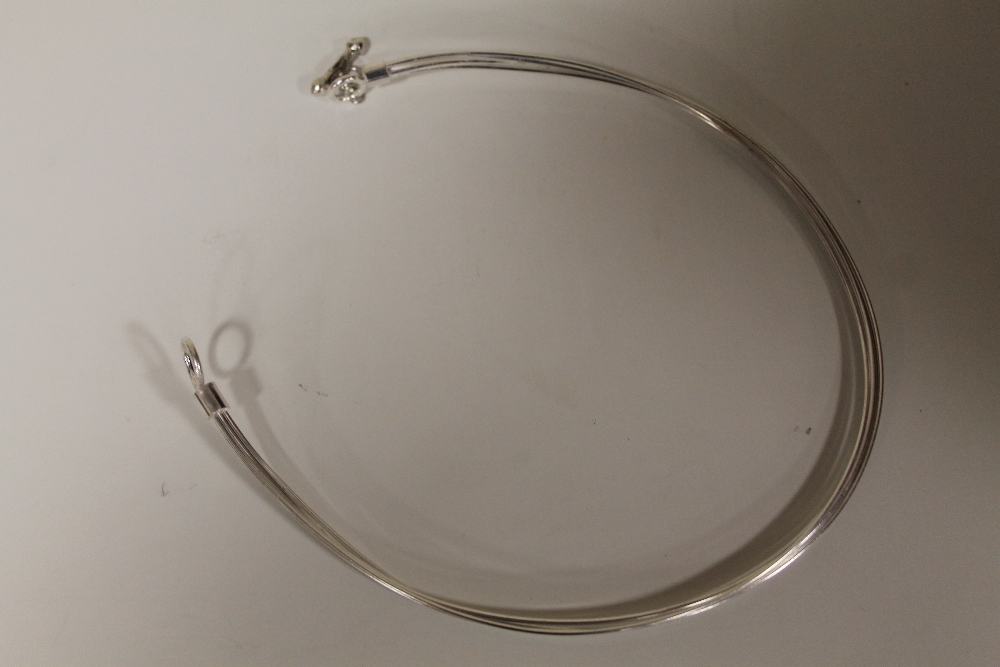 A SILVER BANGLE STAMPED 835 TOGETHER WITH A COLLARETTE STAMPED 925 - Image 3 of 3