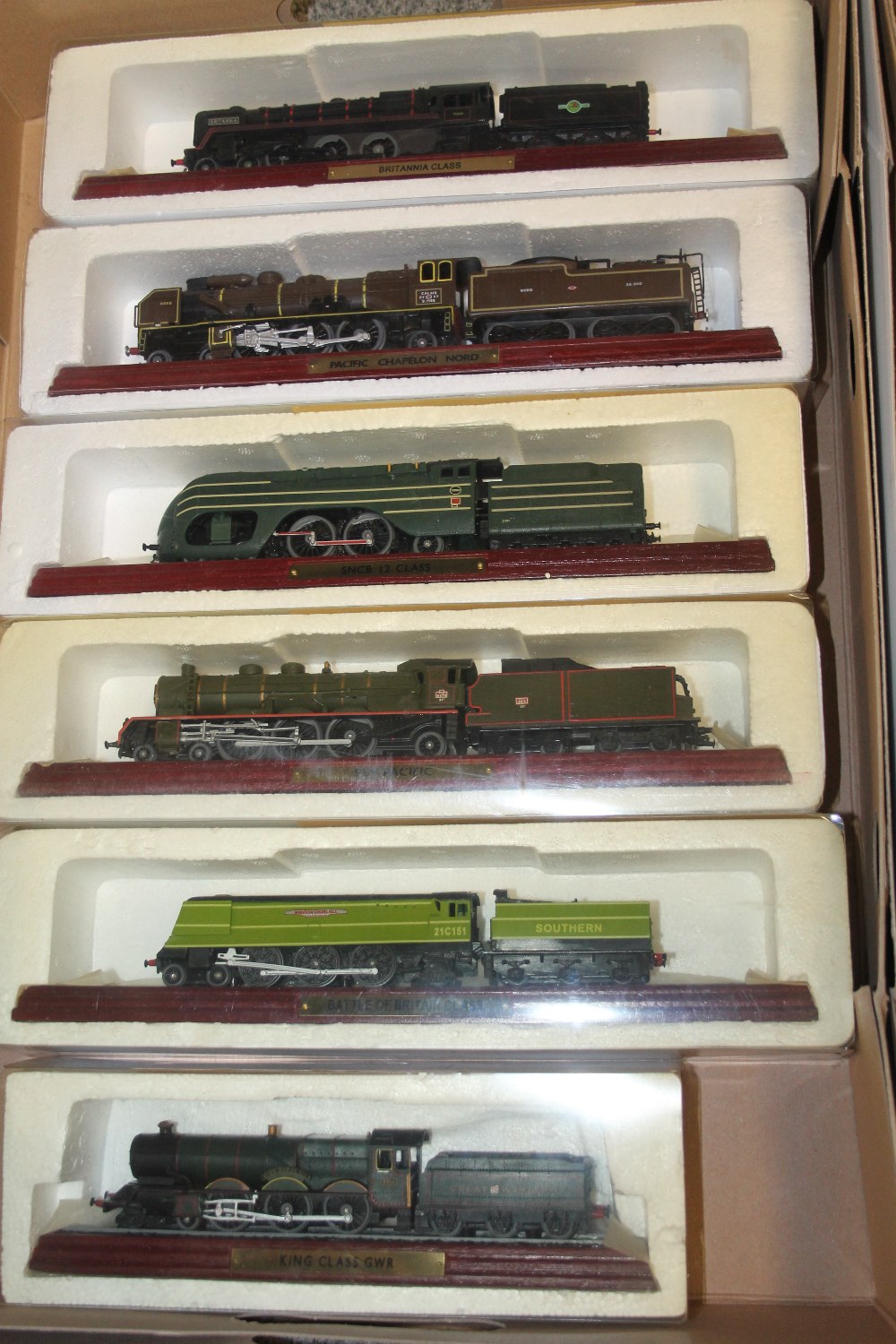 FOUR TRAYS OF CASED COLLECTABLE TRAIN MODELS - Image 5 of 5