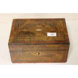 AN INLAID WORKBOX WITH RELINED INTERIOR, W 25.5 CM