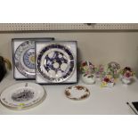 A COLLECTION OF CERAMIC FLOWER ORNAMENTS ETC TO INCLUDE A ROYAL ALBERT OLD COUNTRY ROSES PLATE,