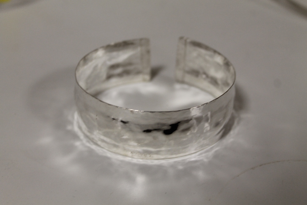 A SILVER BANGLE STAMPED 835 TOGETHER WITH A COLLARETTE STAMPED 925 - Image 2 of 3
