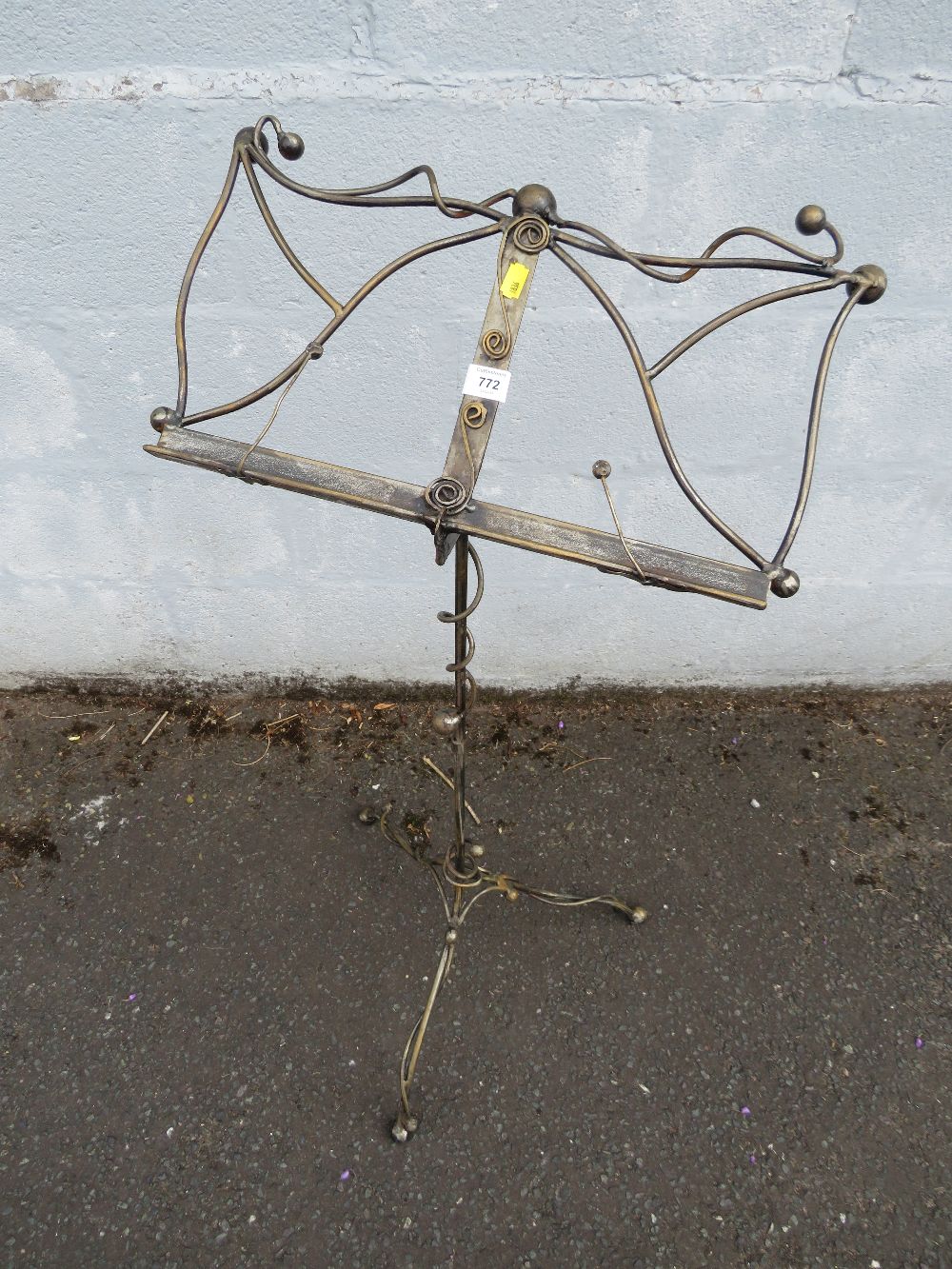 AN UNUSUAL METAL MUSIC STAND H-110 CM - Image 3 of 3