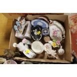 A SMALL BOX OF CERAMICS TO INCLUDE WEDGWOOD JASPERWARE PIN DISHES, COALPORT , ROYAL ALBERT ETC.