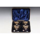 A CASED SET OF HALLMARKED SILVER 'TROPHY' SALTS - BIRMINGHAM 1905, with matched hallmarked silver