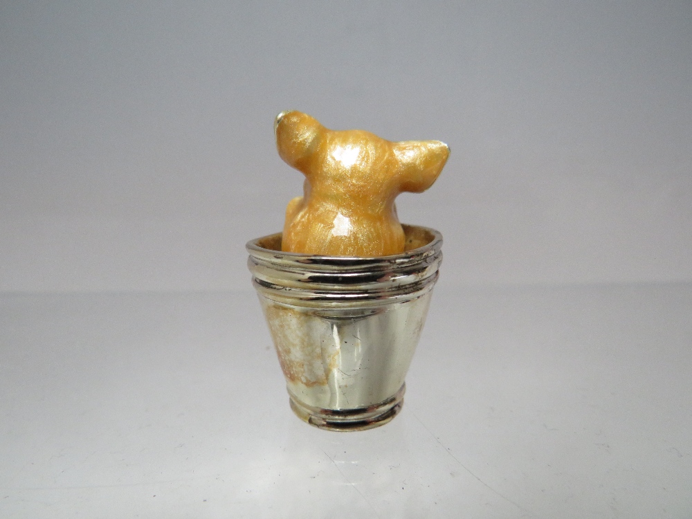 A MINIATURE SILVER AND ENAMEL PAINTED PIGLET IN A BUCKET, marks to base, H 3.5 cm - Image 3 of 5