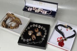 A SMALL COLLECTION OF DESIGNER COSTUME JEWELLERY ITEMS, to include an earrings and necklace set by
