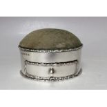 AN EDWARDIAN HALLMARKED SILVER OVAL JEWELLERY CASKET - BIRMINGHAM 1904, makers mark for Deakin &