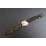 A VINTAGE LONGINES WRIST WATCH, Dia 3 cm Condition Report:ticks on winding - working capacity