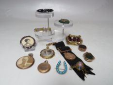 A COLLECTION OF ANTIQUE AND VINTAGE JEWELLERY ITEMS, to include a memorial ribbon / pendant fob, a