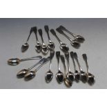 A COLLECTION OF VARIOUS GEORGIAN HALLMARKED SILVER FIDDLE PATTERN TEASPOONS, various dates and