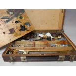 A VINTAGE ARTISTS PAINT BOX WITH PAINTS, BRUSH AND PALETTE, H 6 cm, W 25 cm, L 35 cm