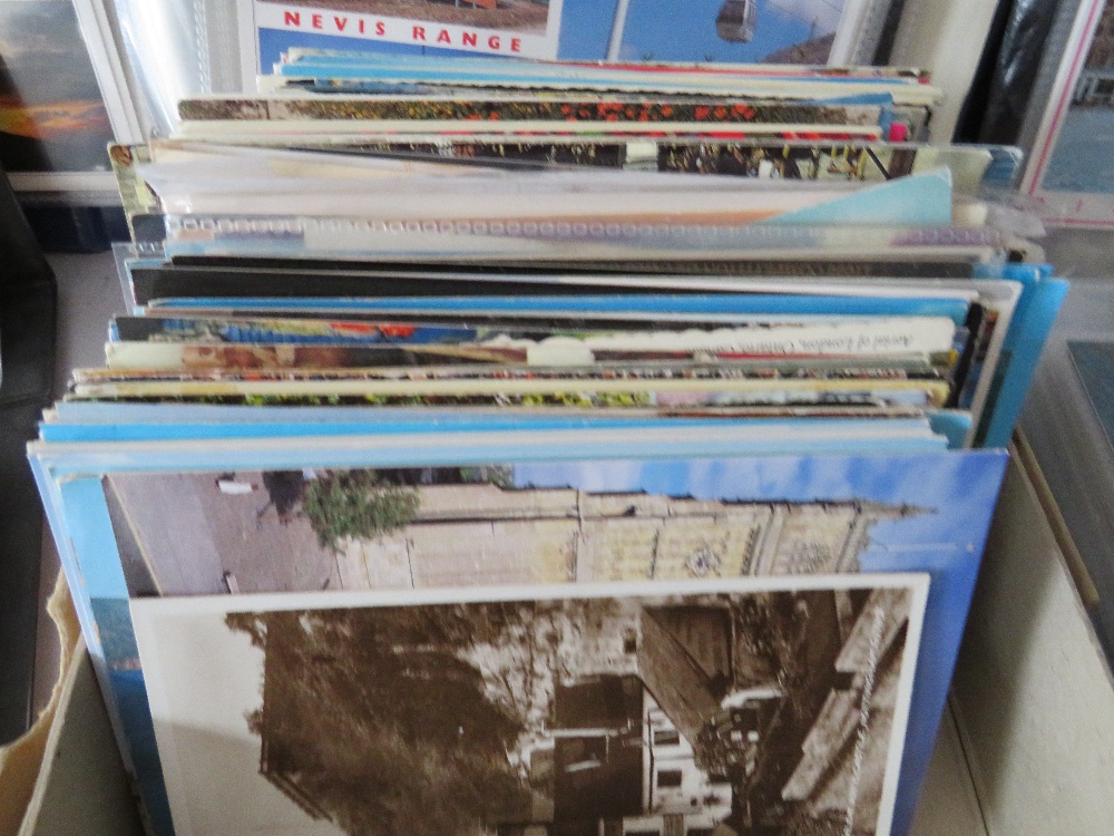 A FOLDER OF APPROX 70 VINTAGE AND MODERN RAILWAY AND STEAM LOCOMOTIVE POSTCARDS, together with two - Image 3 of 10