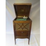 A HMV UPRIGHT GRAMOPHONE CIRCA 1930, the oak case with hinged lid and lower volume door, nickel ch