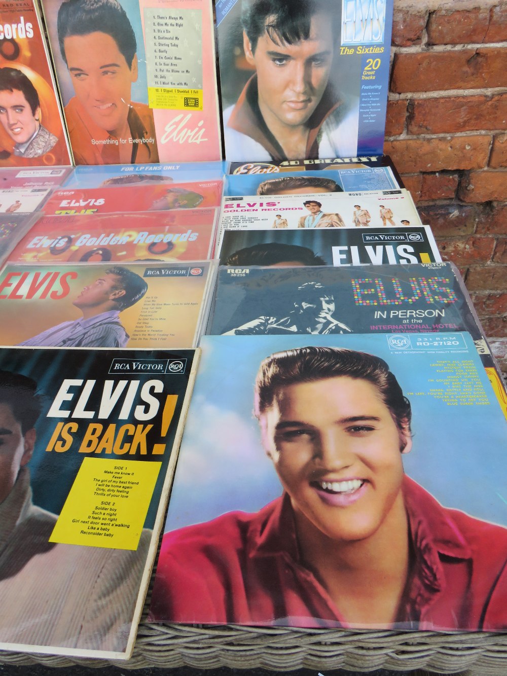 A COLLECTION OF ELVIS PRESLEY LP RECORDS ETC., to include Elvis' Golden Records, Burning Love and H - Image 6 of 12