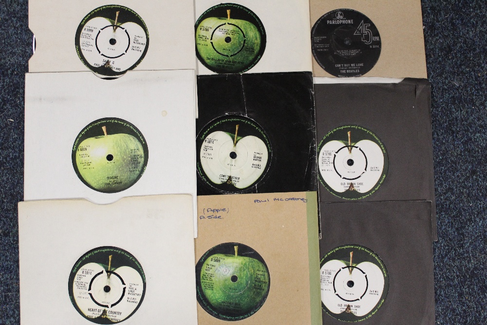A QUANTITY OF THE BEATLES RELATED 45 RPM 7" SINGLE RECORDS, various labels - predominantly Apple re - Image 6 of 8