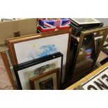 A LARGE QUANTITY OF PICTURES OF PRINTS TO INCLUDE MODERN CANVAS PRINTS, GILT FRAMED WALL MIRROR ETC