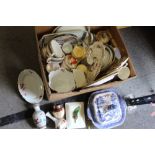 A BOX OF ASSORTED CERAMICS TO INCLUDE AN ORIENTAL VASE, ROYAL DOULTON ETC