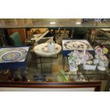 A COLLECTION OF CERAMIC FLOWER ORNAMENTS ETC TO INCLUDE A ROYAL ALBERT OLD COUNTRY ROSES PLATE,