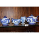 A VINTAGE BLUE DIP WEDGWOOD JASPERWARE THREE PIECE TEA SERVICE, TOGETHER WITH A SIMILAR VASE (4)