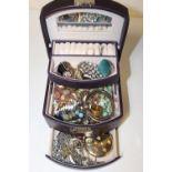 A MODERN JEWELLERY BOX AND CONTENTS