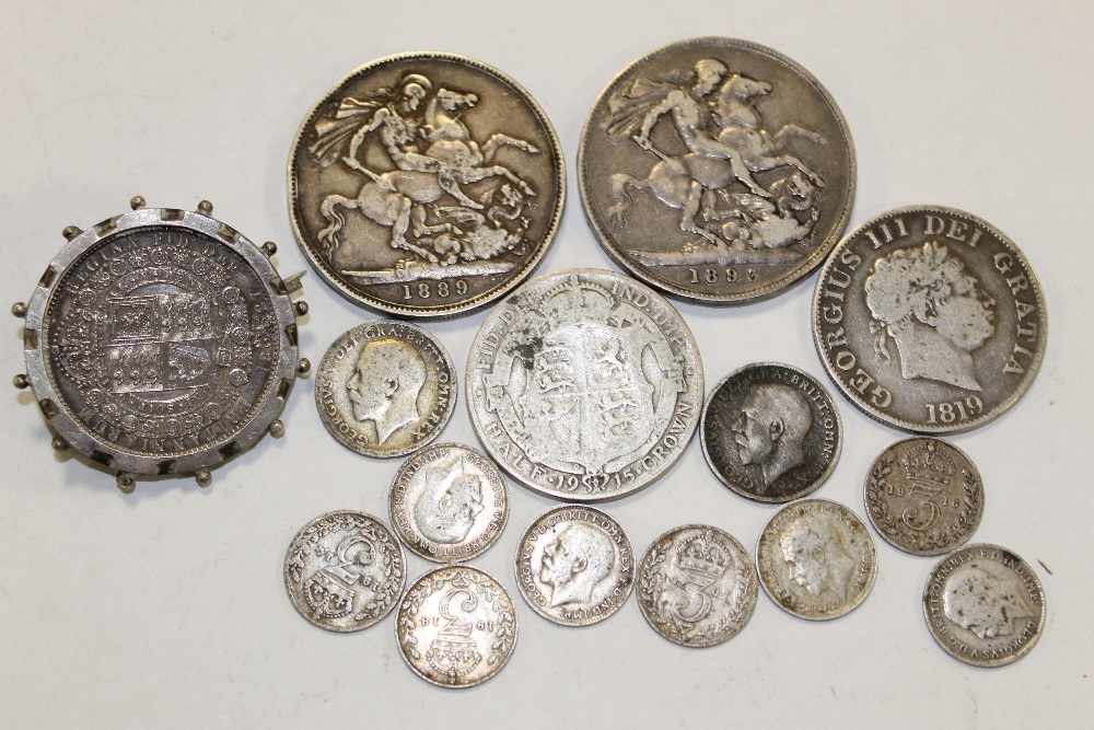 A COLLECTION OF ANTIQUE SILVER AND WHITE METAL COINS TO INCLUDE AN 1893 CROWN, 1889 CROWN