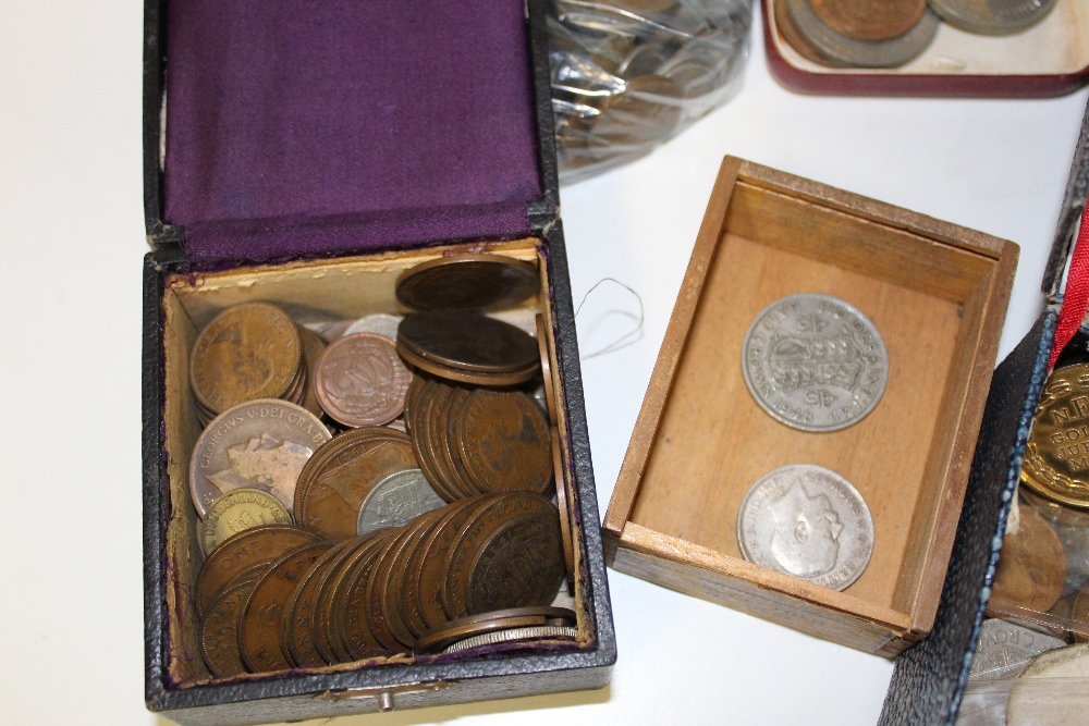 A COLLECTION OF ASSORTED WORLD COINAGE TO INCLUDE A VINTAGE BRITISH COIN ALBUM - Image 3 of 4