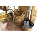 A QUANTITY OF FIRESIDE ITEMS TO INCLUDE COPPER AND BRASS COAL BUCKETS, LOG BASKET ETC