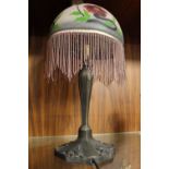 A MODERN DECORATIVE TABLE LAMP AND SHADE APPROX H 47 CM