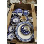 A TRAY OF BLUE AND WHITE CHINA TO INCLUDE ANTIQUE HILDITCH AND SONS CUPS AND SAUCERS