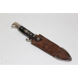 A VINTAGE SCOUTS KNIFE AND SCABBARD STAMPED 'BARON SOLINGEN' L 24.5 CM