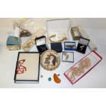 A TRAY OF COSTUME JEWELLERY AND COMMEMORATIVE COINS