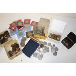 A COLLECTION OF ANTIQUE AND VINTAGE COINAGE TO INCLUDE HALF CROWNS, THREE PENNIES, COMMEMORATIVES