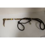 A HORN HANDLED HORSE RIDING WHIP L 188 CM