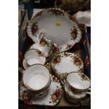 A SMALL TRAY OF ROYAL ALBERT OLD COUNTRY ROSES CHINA TO INCLUDE TRIOS