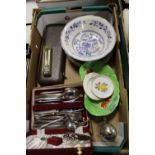 A TRAY OF SILVER AND CERAMICS TO INCLUDE A HALLMARKED SILVER TOPPED SIFTER, SILVER TEASPOONS ETC