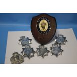 A QUANTITY OF POILCE HELMET PLATES / BADGES and a West Midlands police trophy shield / plaque
